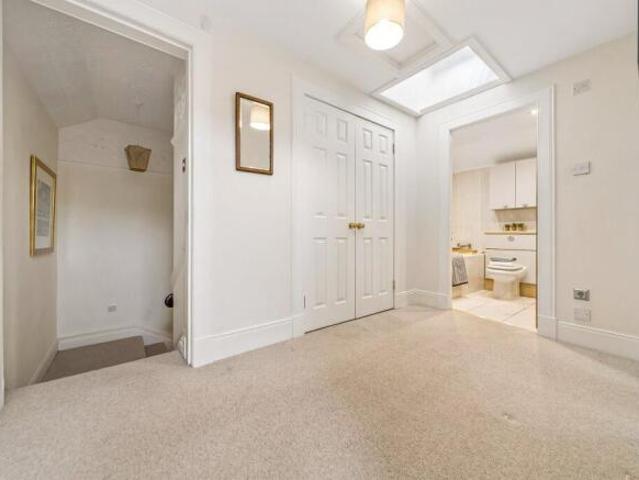 Flat for sale in Dowanhill, Scotland
