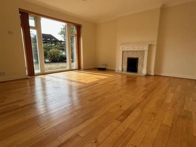 Apartment for rent in Weybridge, Elmbridge