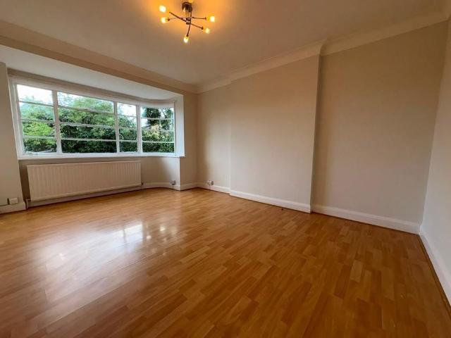 Apartment for rent in Pinner, Greater London