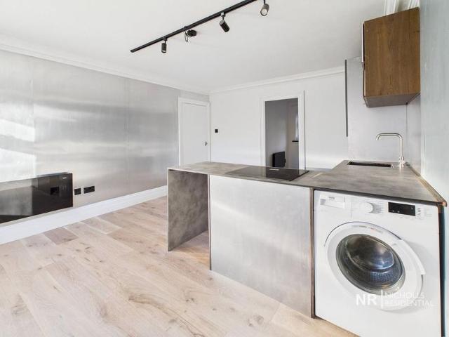 Apartment for rent in South Park, Red Hill
