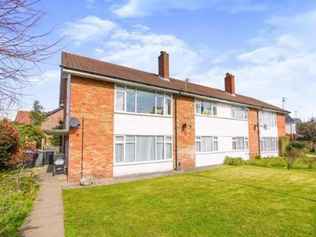 House for rent in Row Town, Surrey