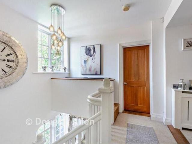 Maisonette for sale in The Galleries, Navestock Side