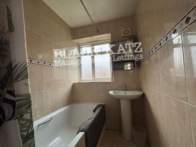 House for rent in Churchill Gardens Estate, Pimlico