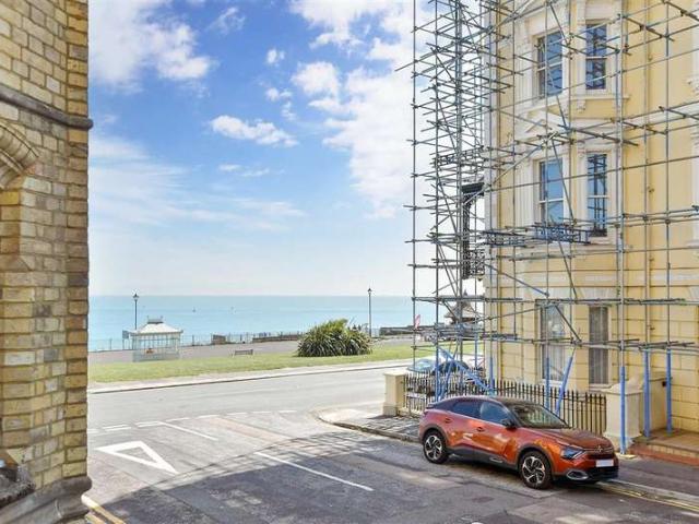 Maisonette for sale in East Cliff, Acol
