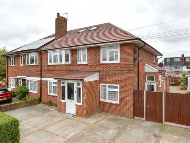 Maisonette for sale in London Borough of Croydon, Forestdale