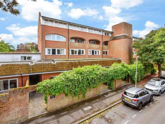 Duplex for sale in Folkestone, Lynwood Duplex for sale in Folkestone, Lynwood