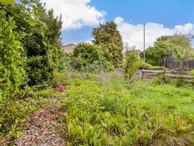 Flat for sale in Tower Hamlets, Ash