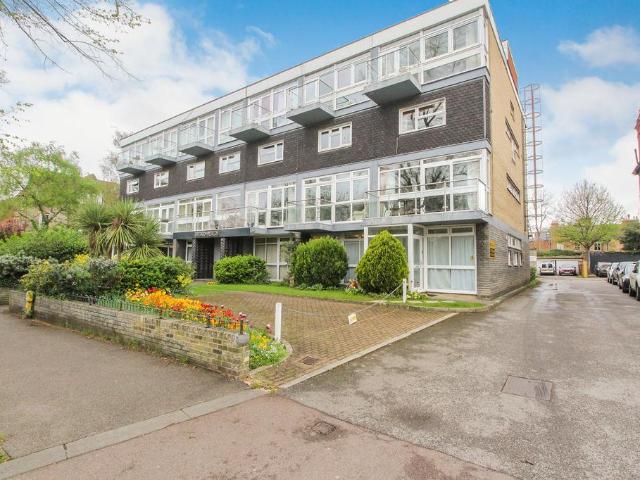 Flat for sale in Castle, Bedford