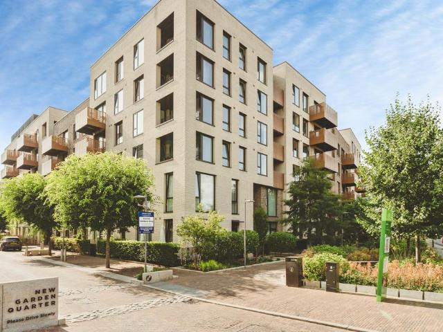 Flat for sale in Stratford Marsh, Greater London