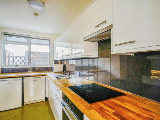 Flat for sale in Hoxton, Greater London