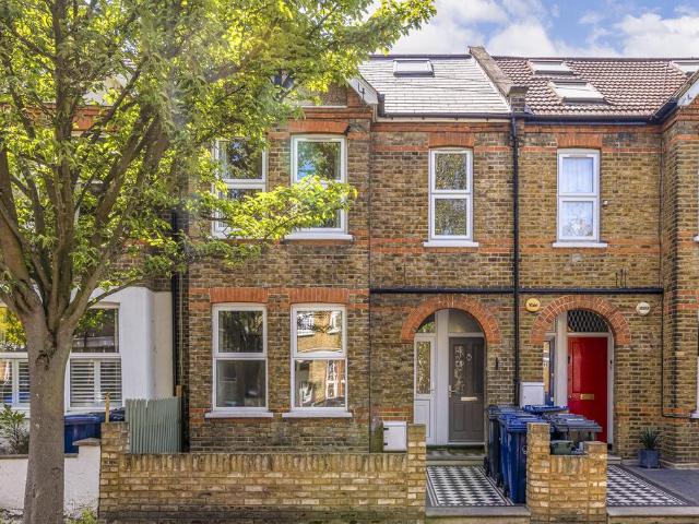 Flat for sale in London Borough of Ealing, Hanwell