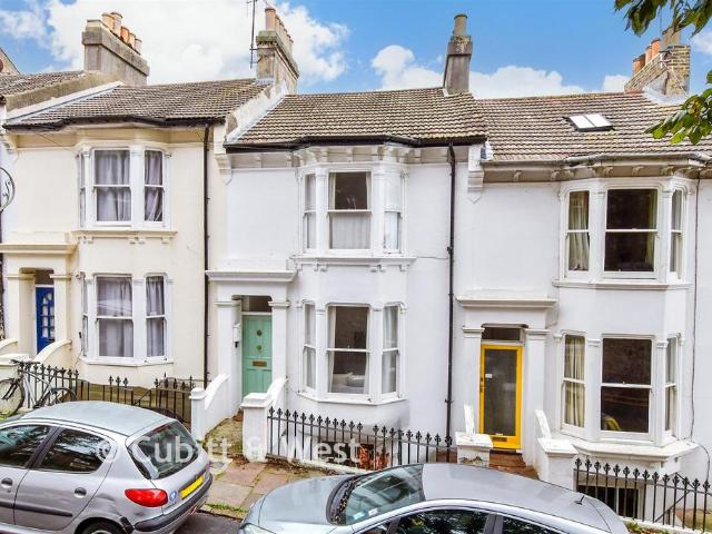Flat for sale in Hanover & Queen's Park, Brighton