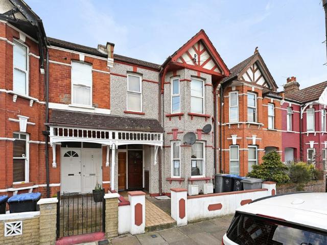 Flat for sale in Dollis Hill, Greater London