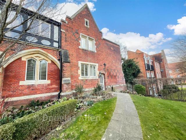 Flat for sale in The Galleries, Brentwood