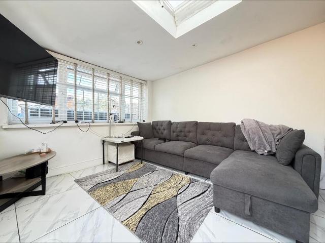 Flat for sale in London Borough of Hillingdon, Greater London