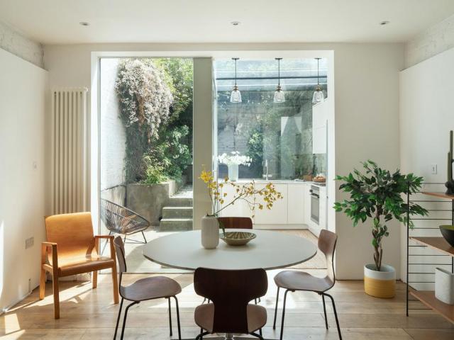 Flat for sale in North Kensington, Greater London