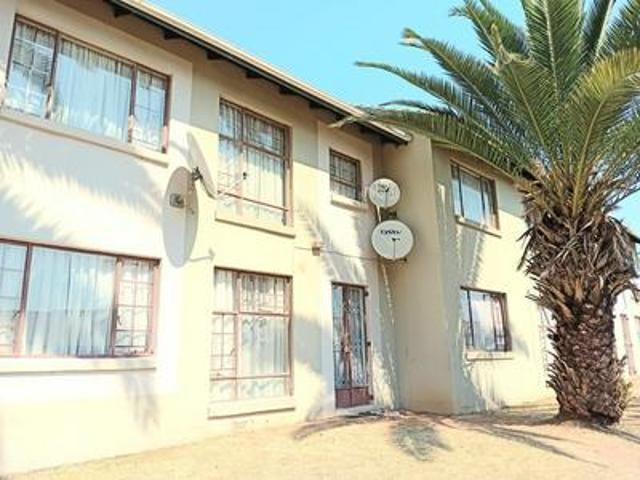 Townhouse for sale in Vosloorus, Gauteng