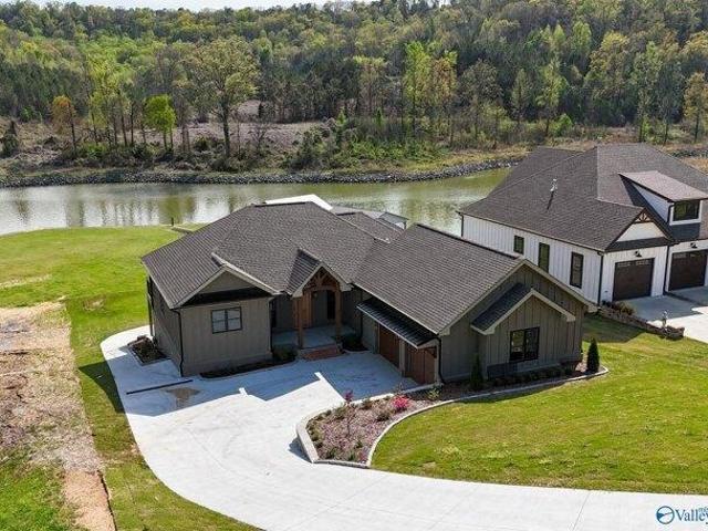 House for sale in Guntersville, Alabama