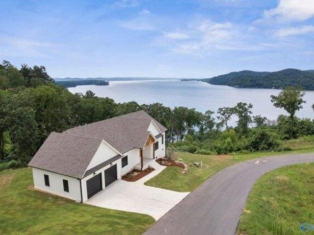 House for sale in Guntersville, Alabama