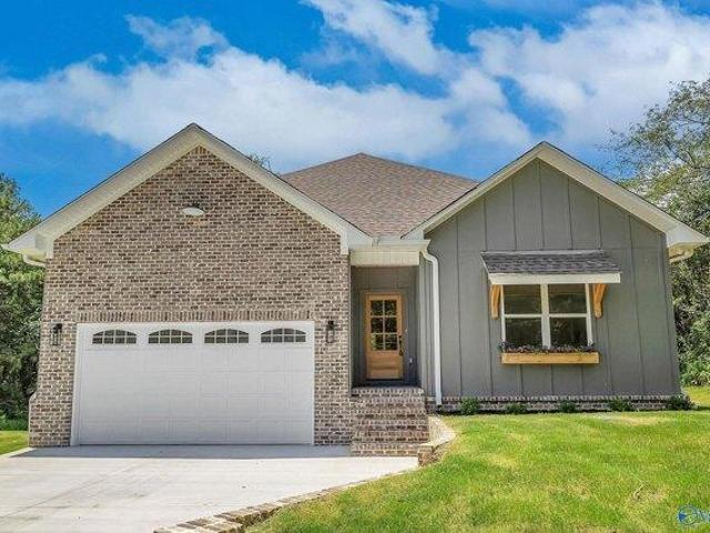 House for sale in Guntersville, Alabama