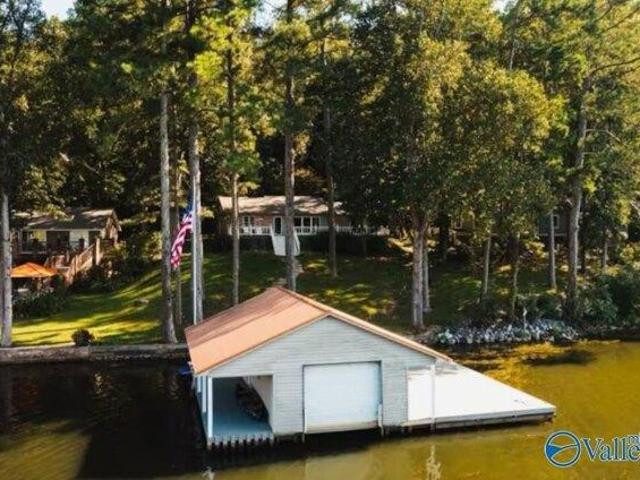 House for sale in Guntersville, Alabama