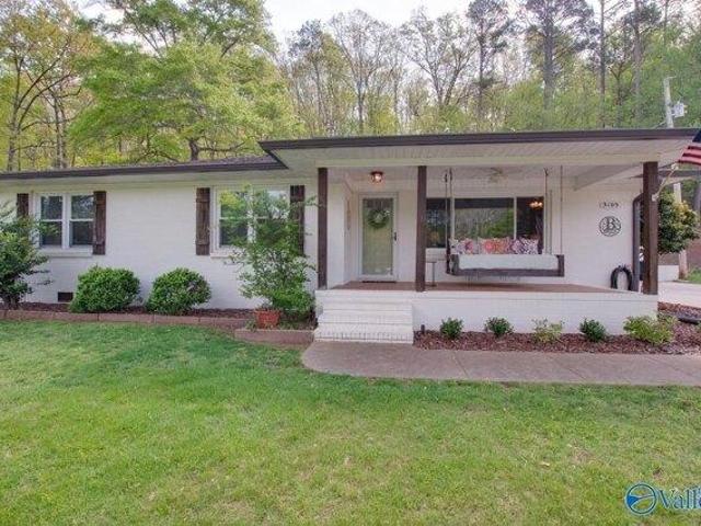 House for sale in Guntersville, Alabama