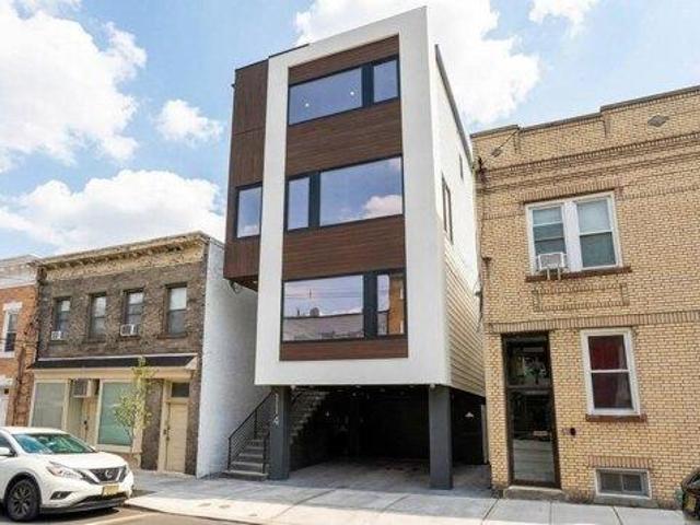 Condo for sale in Guttenberg, Hudson County