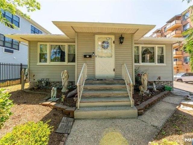 House for sale in Hackensack, New Jersey