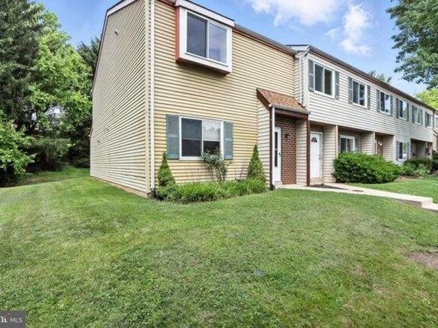 Condo for sale in Hampstead
