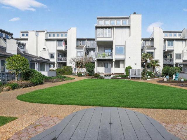 House for sale in Richmond Park, Hampton