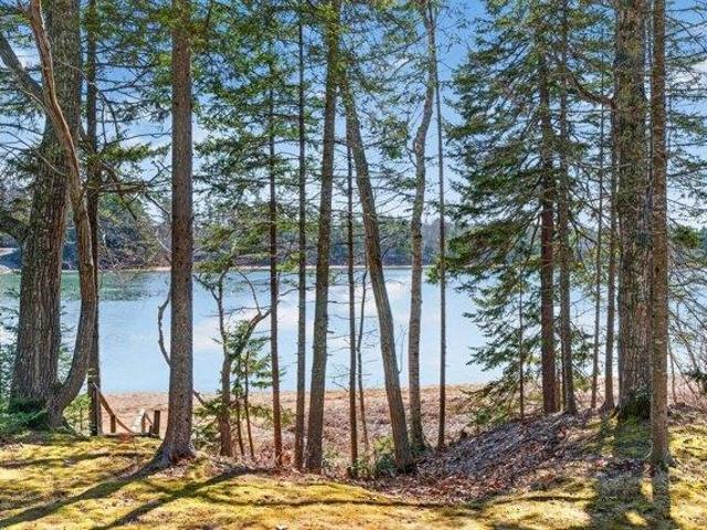 House for sale in Bailey Island, Maine