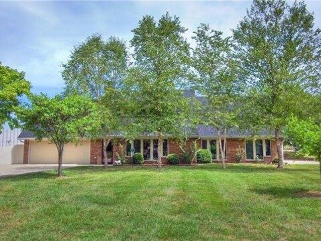 House for sale in Harrisonville, Missouri