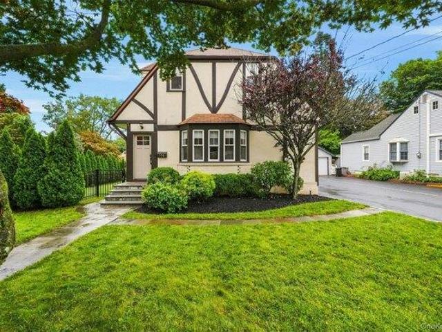House for sale in Hawthorne, New York