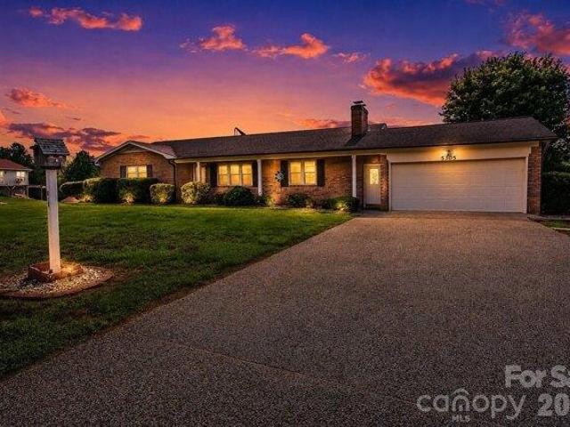 House for sale in Hickory, North Carolina