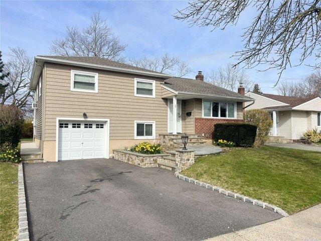 House for rent in Hicksville