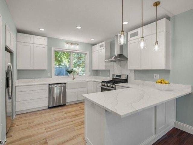 House for sale in Hillsdale Manor, Hillsdale
