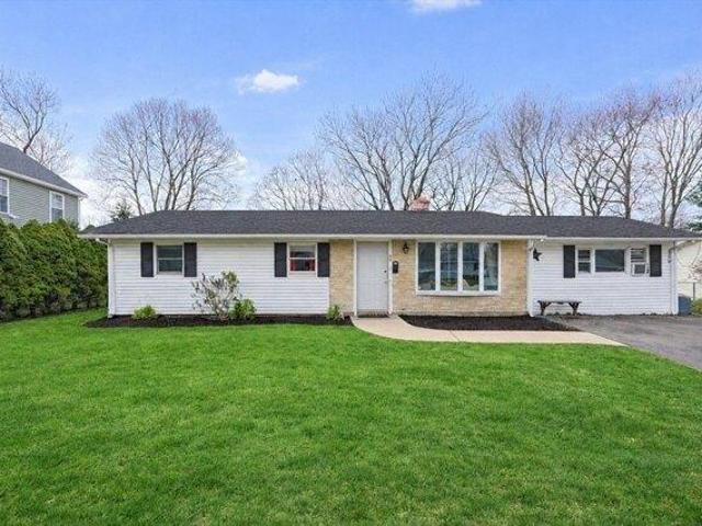 House for sale in Holbrook, Massachusetts