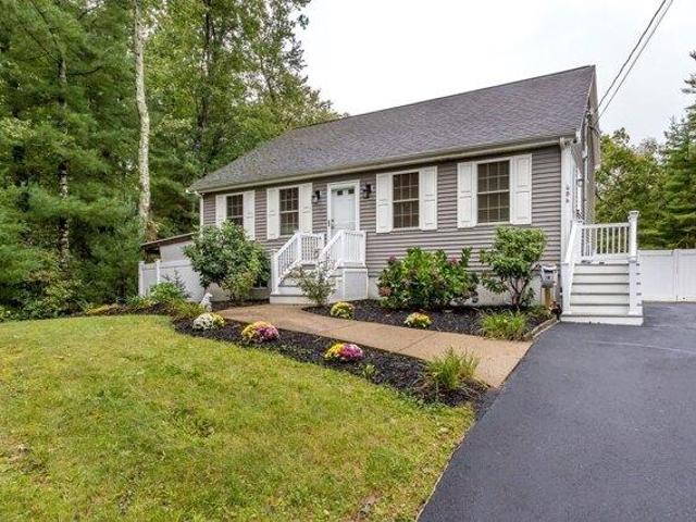 House for sale in Holbrook, Norfolk County