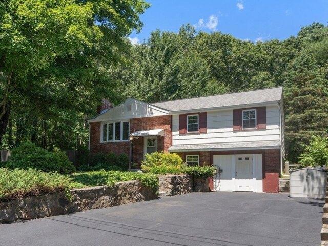 House for sale in Gooch Corners, Holliston