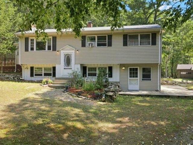 House for sale in Winter Woods, Holliston