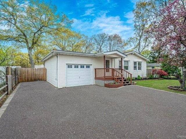 House for sale in Centereach, New York
