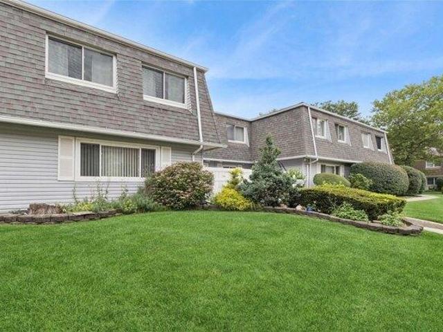 Condo for sale in Holtsville