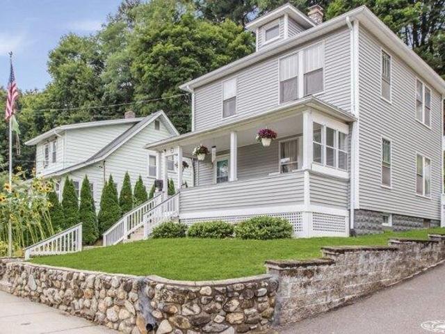 House for sale in Oakdale, Holyoke