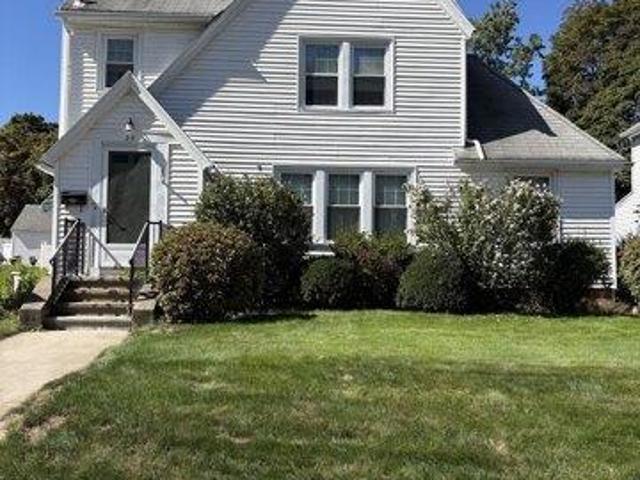 House for sale in Oakdale, Holyoke