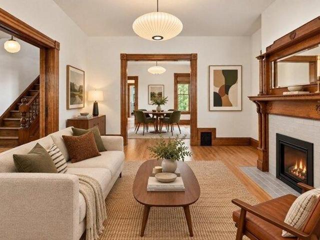 House for sale in Oakdale, Holyoke