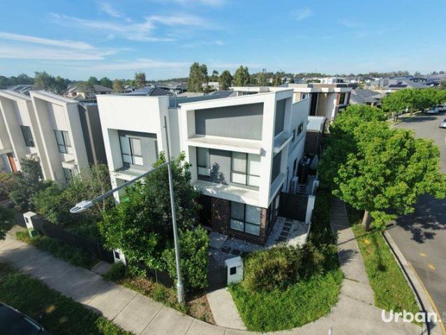 Townhouse for rent in Denham Court, Sydney