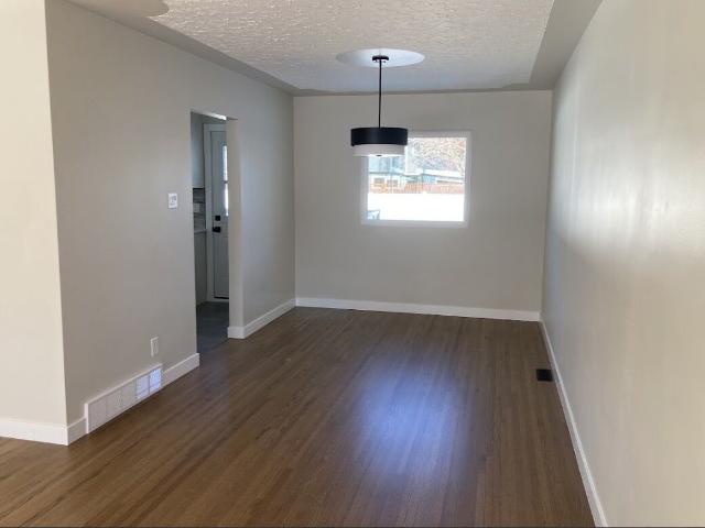 House for rent in Chinook Park, Calgary