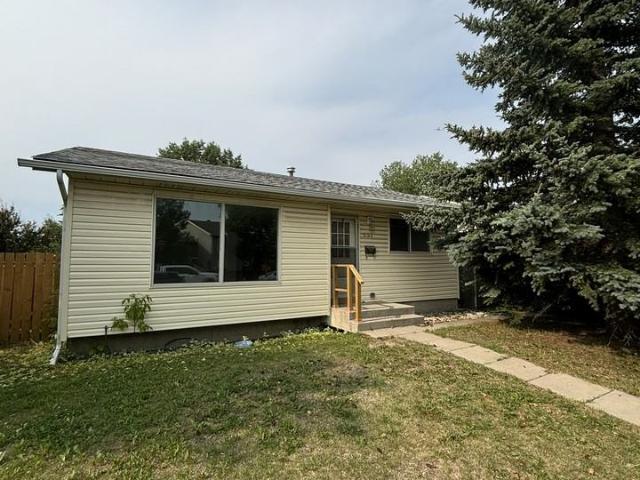 House for rent in Castleridge, Calgary