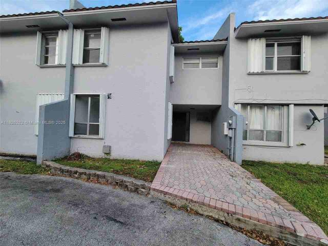 House for rent in Hollywood