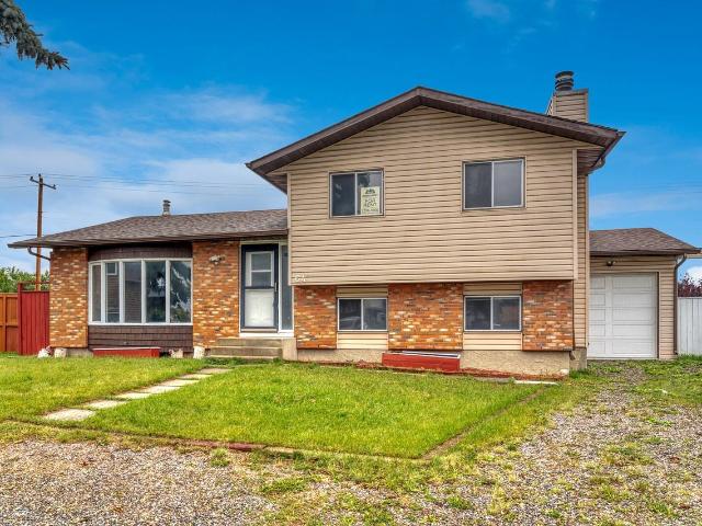 House for rent in Castleridge, Calgary